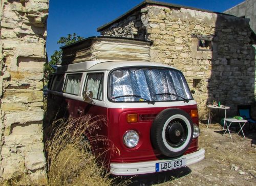 caravan red old house