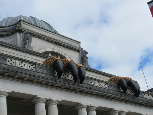 cardiff  museum  dinosaur