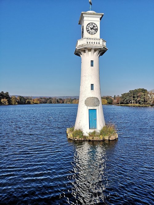 cardiff  roath park lake  lighthouse