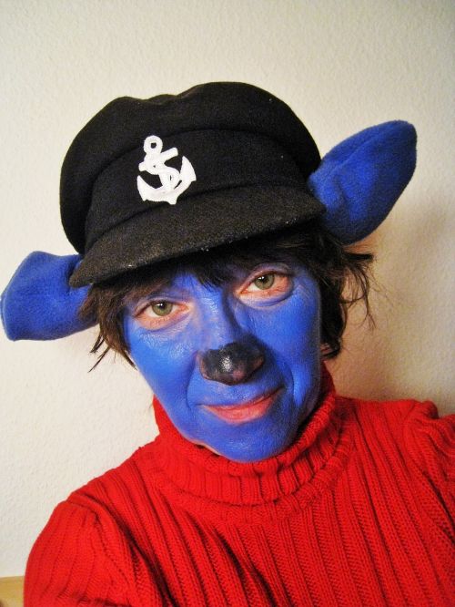 carnival cap'n ' bluebear dressed up