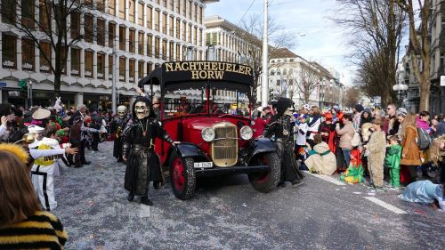 carnival lucerne mask