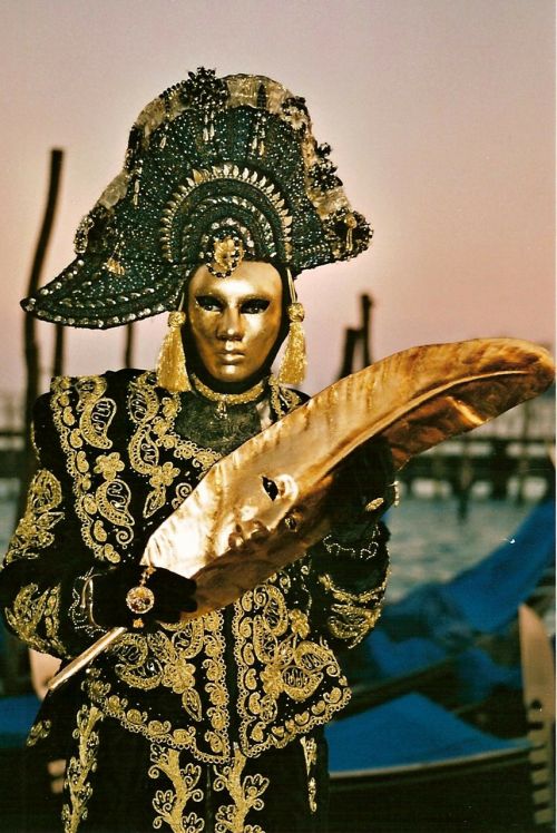 carnival mask figure