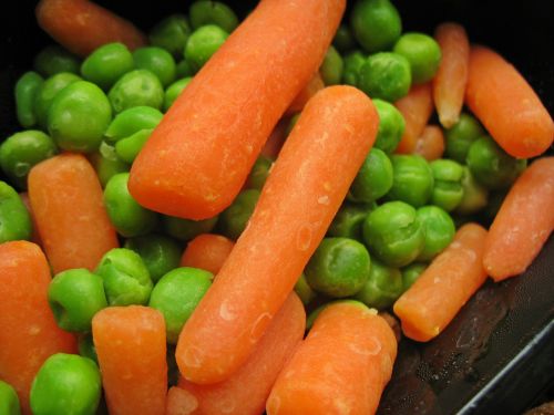carrots peas eating