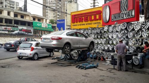 cars repairing tires