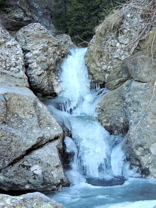 cascada frost river