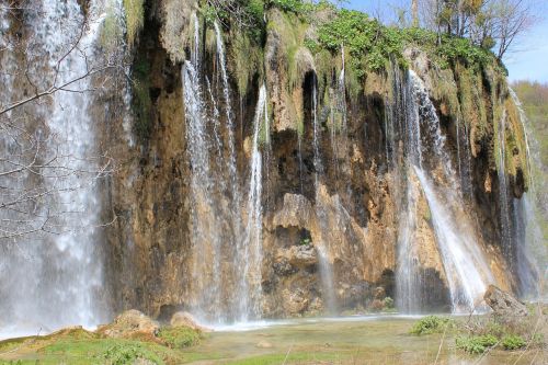 cascade water splash