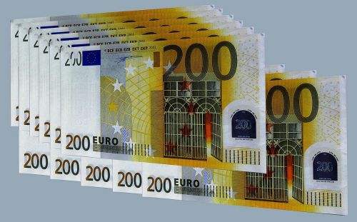 cash and cash equivalents 200 euro bills euro