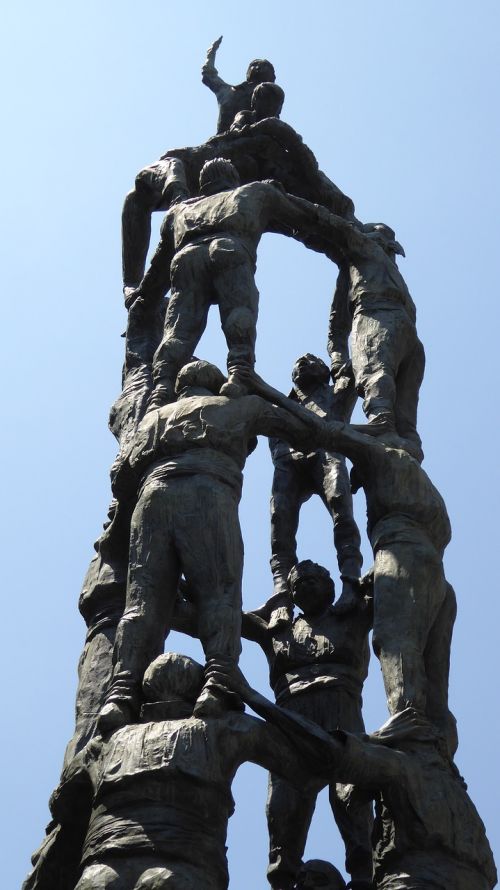 castellers monument tower