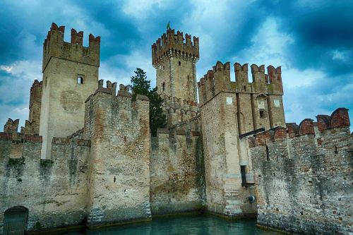castle sirmione italy