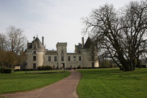 castle maine and loire brézé
