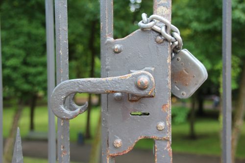 castle door lock door