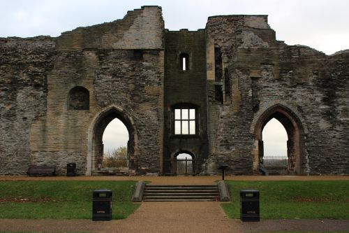 castle ruins newark