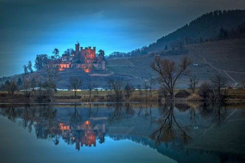 castle lake mirroring