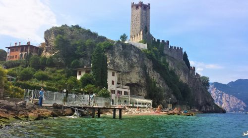 castle lemon on garda spring