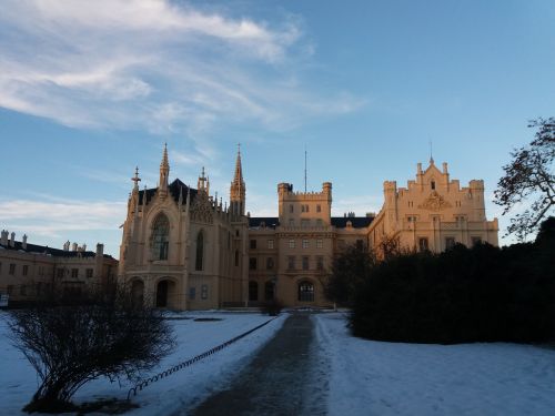 castle romance monument