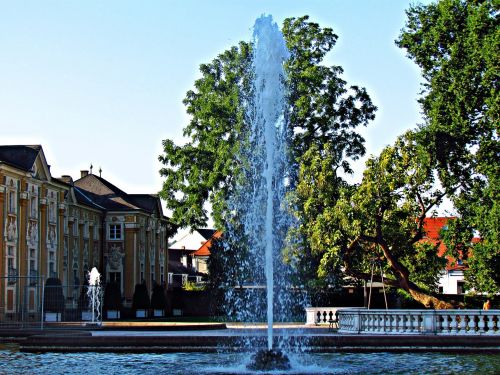 castle fountain the palace