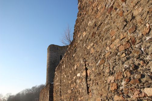 castle wall fixing