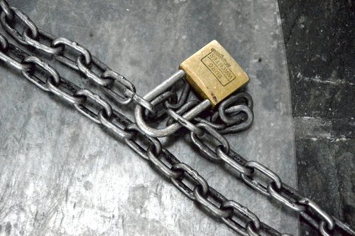 castle  chain  padlock