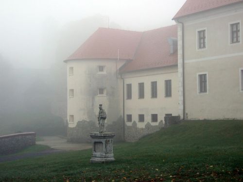 castle slovakia fog