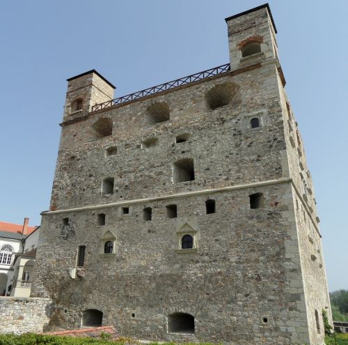 castle kővár building