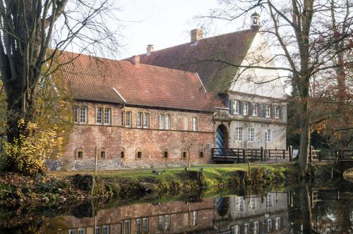 castle water middle ages