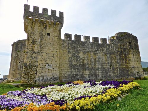 castle flowers historic