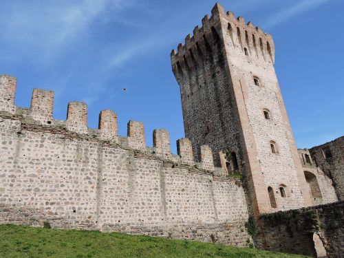 castle torre medieval walls
