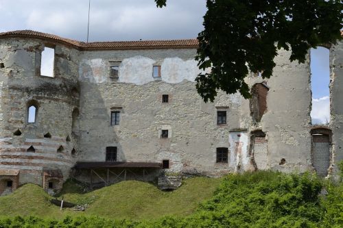 castle janowiec the ruins of the