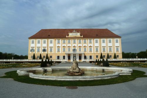 castle court fountain residence