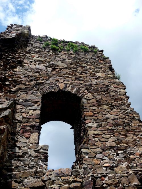 castle lichnice castle ruins