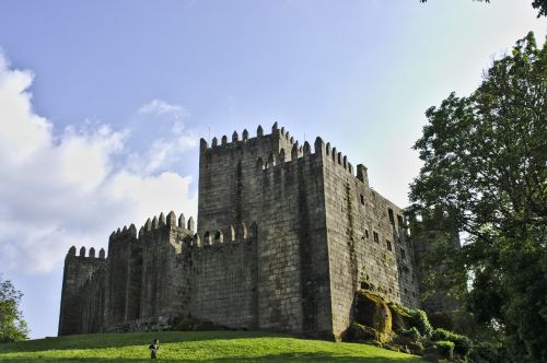 castle of sao manede castle guimarães