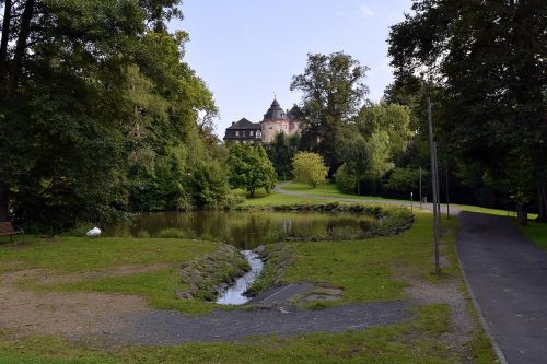 castle park pond schloss laubach