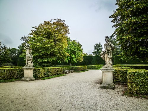 castle park  statuary