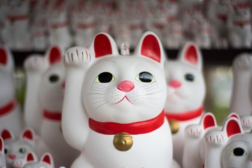 cat figurine japan