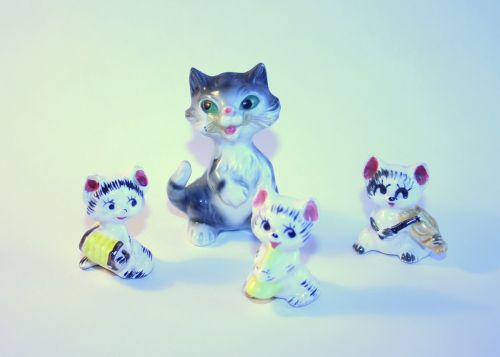 cat figurine toy