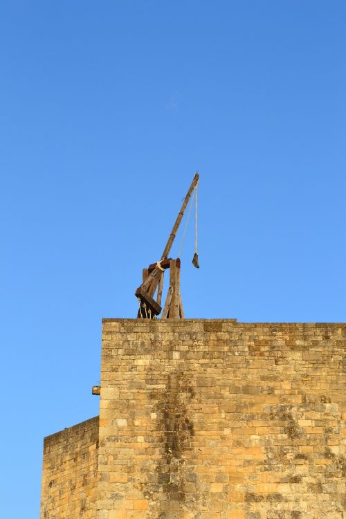 trebuchet catapult castelnaud castle