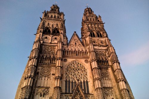 cathedral tours france