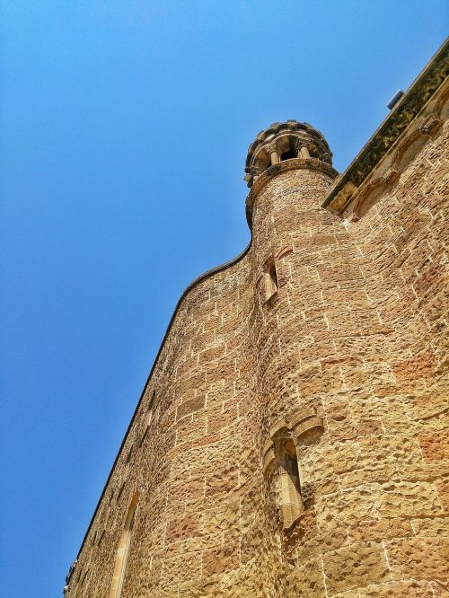 cathedral barcelona wall