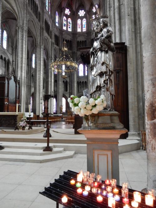 cathedral bourges marie effigy