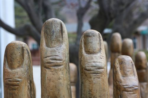 cathedral praying hands statue