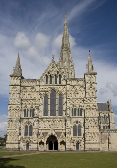 cathedral salisbury exterior