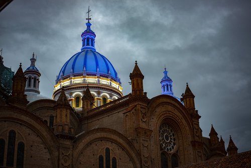 cathedral of cuenca  ecuador  architecture