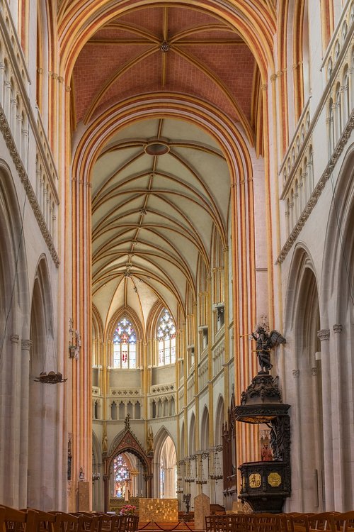 cathédrale saint-corentin  quimper  france