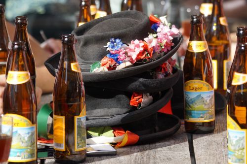 cattle show mountain hats beer