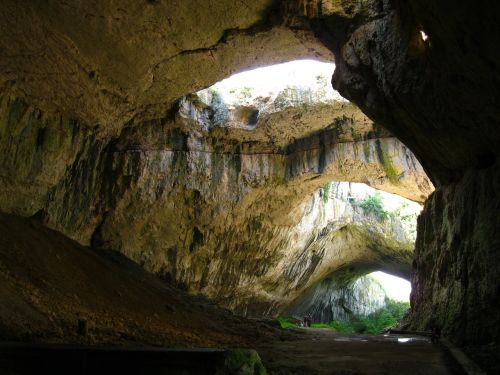 cave devetashka bulgaria