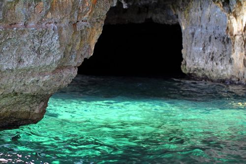 cave green italy