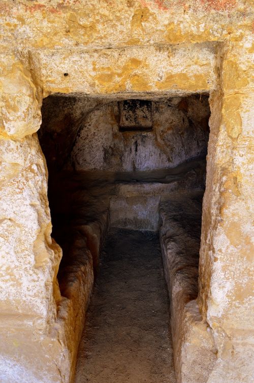 cave tomb cave crete