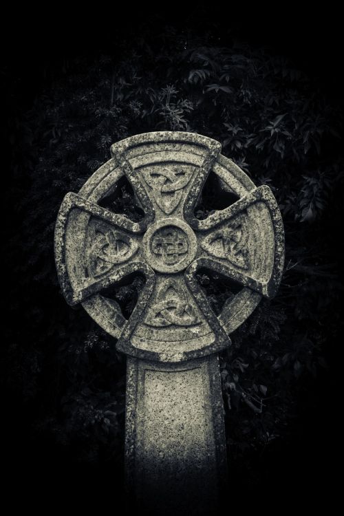 celtic cross grave cemetery
