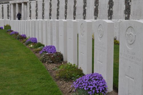 cemetery first world war tombstones