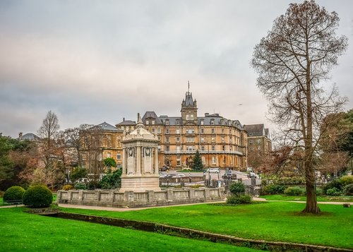 cenotaph  war memorial  central gardens